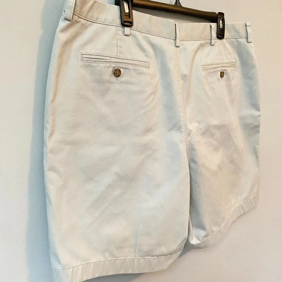 L.L. Bean Mens Size 40 8" Natural Fit Wrinkle-Free Flat Front Ivory Chino Shorts - Picture 12 of 16